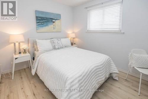 816 Eaglemount Crescent, Mississauga, ON - Indoor Photo Showing Bedroom