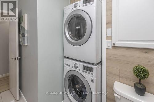 816 Eaglemount Crescent, Mississauga, ON - Indoor Photo Showing Laundry Room