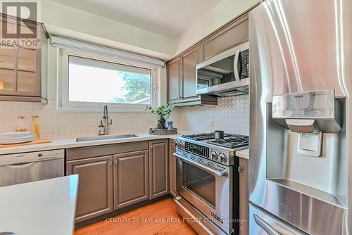 3331 Etude Drive, Mississauga, ON - Indoor Photo Showing Kitchen With Upgraded Kitchen