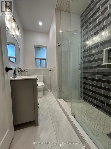 2 - 559 Runnymede Road, Toronto, ON - Indoor Photo Showing Bathroom