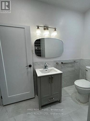 2 - 559 Runnymede Road, Toronto, ON - Indoor Photo Showing Bathroom