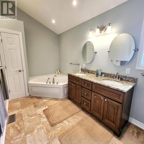 825 Southview Drive, Otonabee-South Monaghan, ON - Indoor Photo Showing Bathroom