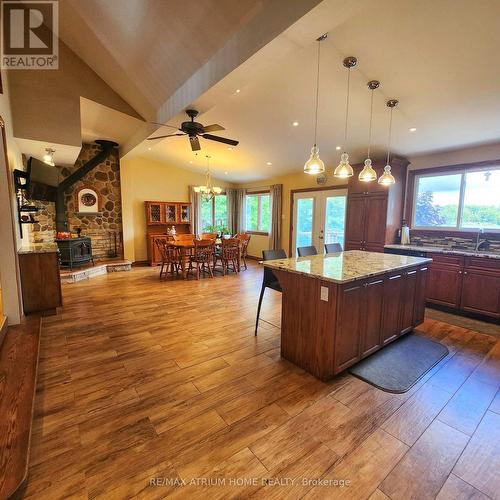 825 Southview Drive, Otonabee-South Monaghan, ON - Indoor Photo Showing Kitchen With Upgraded Kitchen