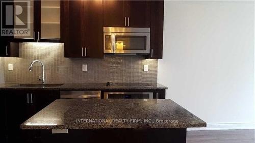 711B - 9090 Yonge Street, Richmond Hill, ON - Indoor Photo Showing Kitchen With Upgraded Kitchen