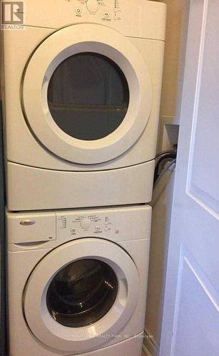 711B - 9090 Yonge Street, Richmond Hill, ON - Indoor Photo Showing Laundry Room