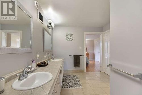 1367 Hallecks Road E, Brockville, ON - Indoor Photo Showing Bathroom