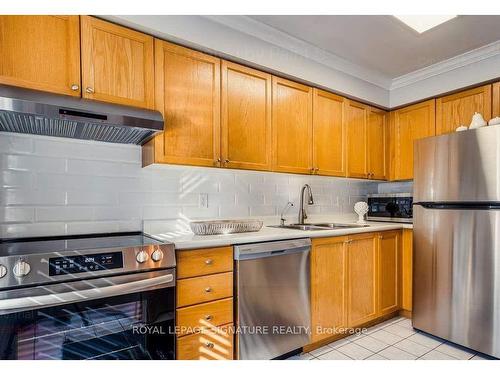 533-83 Mondeo Dr, Toronto, ON - Indoor Photo Showing Kitchen With Double Sink