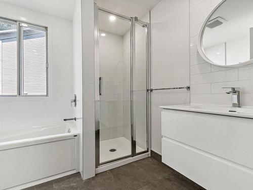 Salle de bains - 68 Rue Félix-Antoine-Savard, Blainville, QC - Indoor Photo Showing Bathroom