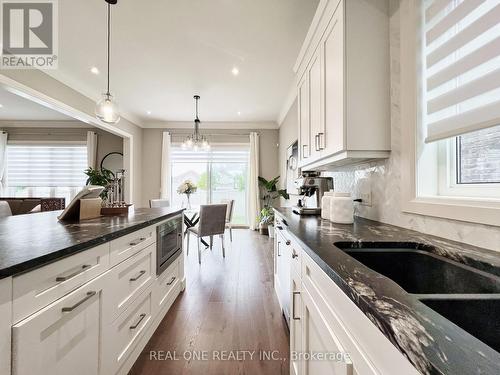 80 Portage Avenue, Richmond Hill, ON - Indoor Photo Showing Kitchen With Double Sink