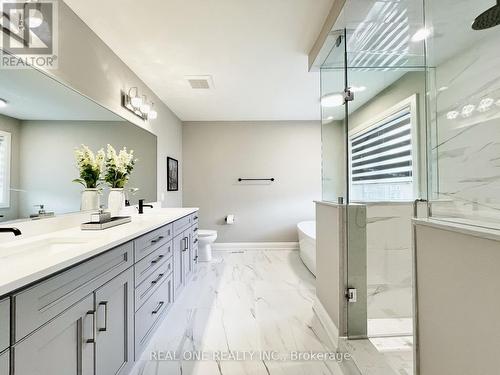 80 Portage Avenue, Richmond Hill, ON - Indoor Photo Showing Bathroom