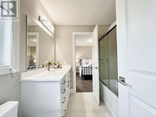 80 Portage Avenue, Richmond Hill, ON - Indoor Photo Showing Bathroom