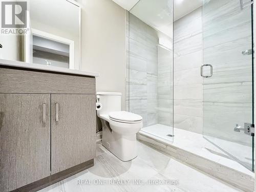 80 Portage Avenue, Richmond Hill, ON - Indoor Photo Showing Bathroom