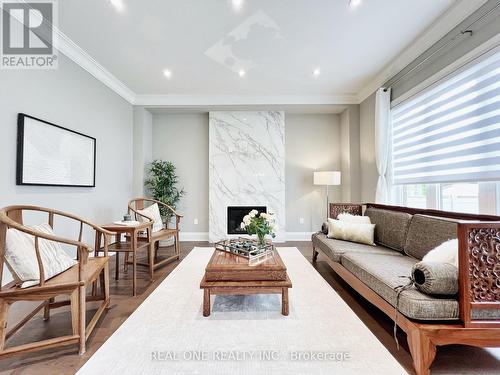 80 Portage Avenue, Richmond Hill, ON - Indoor Photo Showing Living Room