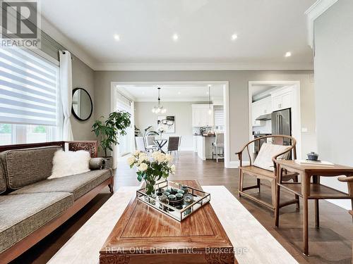 80 Portage Avenue, Richmond Hill, ON - Indoor Photo Showing Living Room