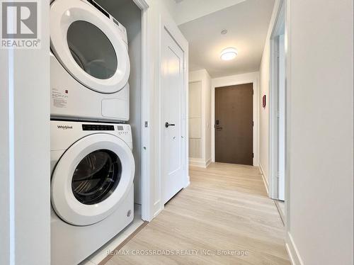 4010 - 30 Inn On The Park Drive, Toronto, ON - Indoor Photo Showing Laundry Room
