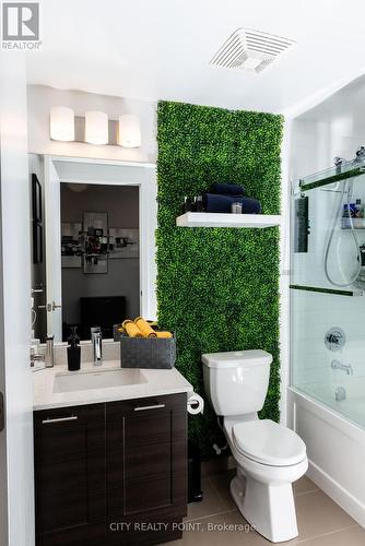4105 - 2200 Lake Shore Boulevard W, Toronto, ON - Indoor Photo Showing Bathroom