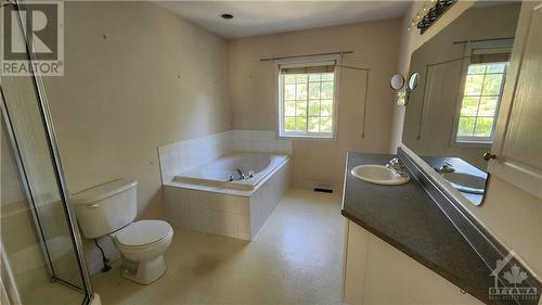 26 Cambray Lane, Ottawa, ON - Indoor Photo Showing Bathroom