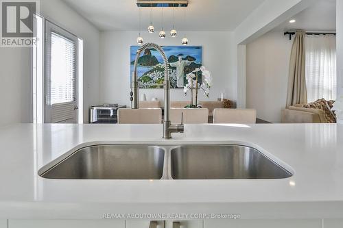 3167 Stornoway Circle, Oakville, ON - Indoor Photo Showing Kitchen With Double Sink