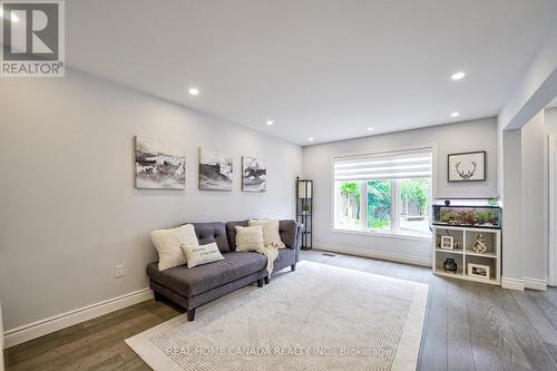 2056 Shady Glen Road, Oakville, ON - Indoor Photo Showing Living Room
