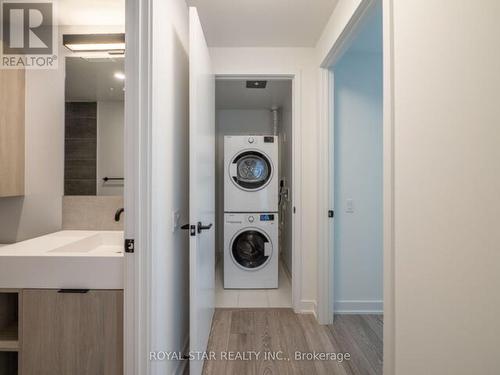 518 - 108 Peter Street, Toronto, ON - Indoor Photo Showing Laundry Room