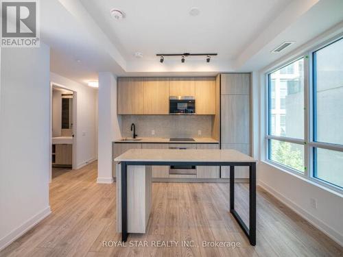 518 - 108 Peter Street, Toronto, ON - Indoor Photo Showing Kitchen