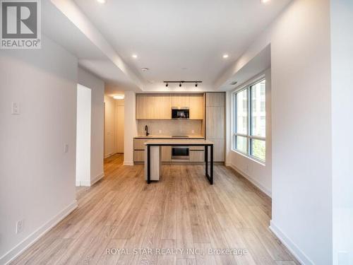 518 - 108 Peter Street, Toronto, ON - Indoor Photo Showing Kitchen