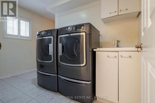 218 Mapes Avenue, Vaughan, ON - Indoor Photo Showing Laundry Room