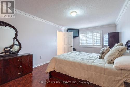 218 Mapes Avenue, Vaughan, ON - Indoor Photo Showing Bedroom