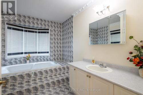 218 Mapes Avenue, Vaughan, ON - Indoor Photo Showing Bathroom