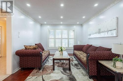 218 Mapes Avenue, Vaughan, ON - Indoor Photo Showing Living Room