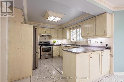 218 Mapes Avenue, Vaughan, ON - Indoor Photo Showing Kitchen