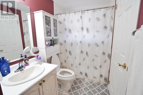 18 Girdwood Drive, Barrie, ON - Indoor Photo Showing Bathroom