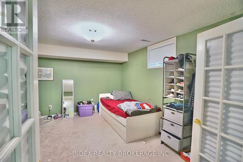 18 Girdwood Drive, Barrie, ON - Indoor Photo Showing Bedroom