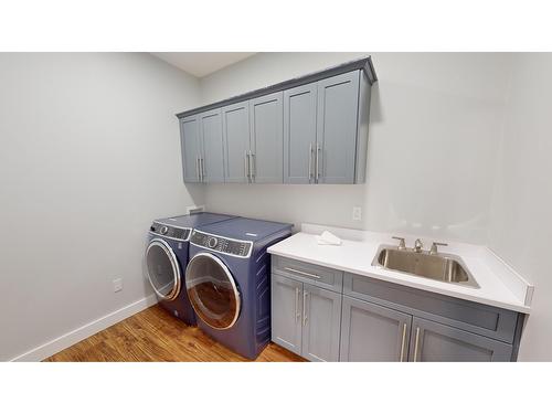 1221 Mcleod Avenue, Fernie, BC - Indoor Photo Showing Laundry Room