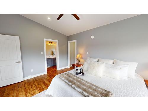 1221 Mcleod Avenue, Fernie, BC - Indoor Photo Showing Bedroom