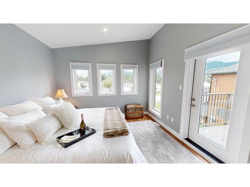 1221 Mcleod Avenue, Fernie, BC - Indoor Photo Showing Bedroom