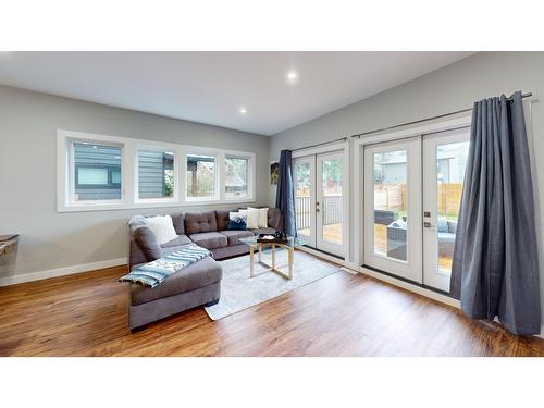 1221 Mcleod Avenue, Fernie, BC - Indoor Photo Showing Living Room