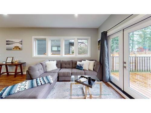 1221 Mcleod Avenue, Fernie, BC - Indoor Photo Showing Living Room
