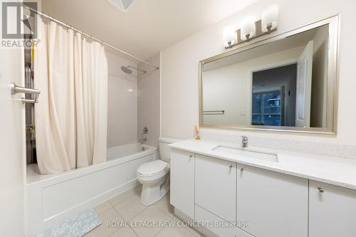 Ph2204 - 55 Eglinton Avenue W, Mississauga (Hurontario), ON - Indoor Photo Showing Bathroom