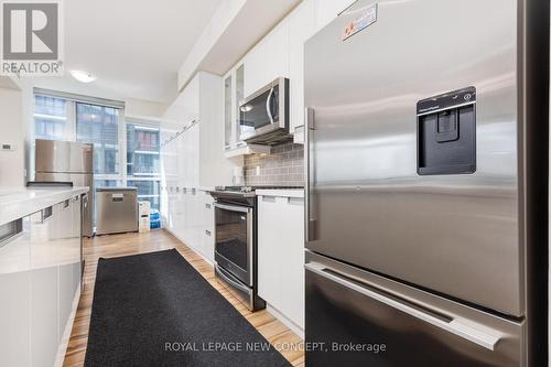 Ph2204 - 55 Eglinton Avenue W, Mississauga (Hurontario), ON - Indoor Photo Showing Kitchen With Stainless Steel Kitchen With Upgraded Kitchen