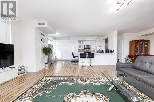 Ph2204 - 55 Eglinton Avenue W, Mississauga, ON - Indoor Photo Showing Living Room