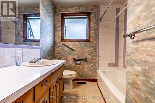 17 Preston Drive, St. Catharines, ON - Indoor Photo Showing Bathroom
