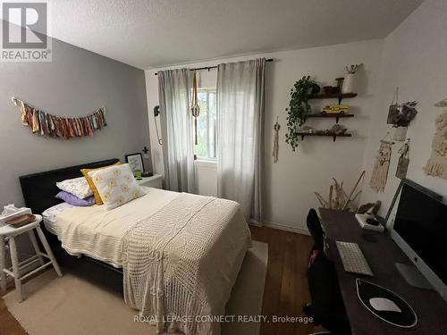8 - 1008 Falgarwood Drive, Oakville, ON - Indoor Photo Showing Bedroom