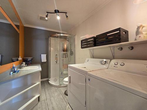 Bathroom - 660  - 662 110E Rue, Shawinigan, QC - Indoor Photo Showing Laundry Room
