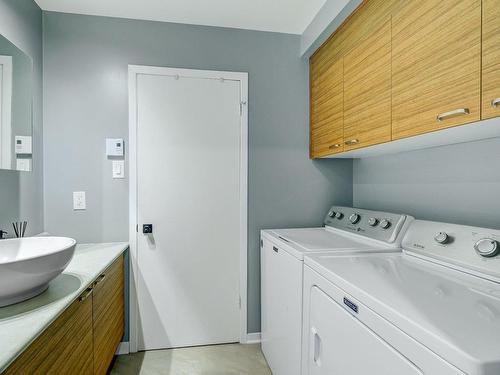 Bathroom - 3-2350 Boul. René-Gaultier, Varennes, QC - Indoor Photo Showing Laundry Room