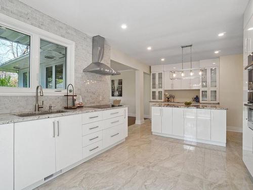 Kitchen - 6 Rue Apple Hill, Baie-D'Urfé, QC - Indoor Photo Showing Kitchen With Upgraded Kitchen