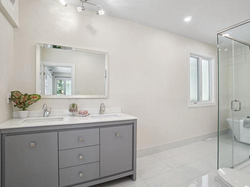 Salle de bains attenante Ã  la CCP - 6 Rue Apple Hill, Baie-D'Urfé, QC - Indoor Photo Showing Bathroom