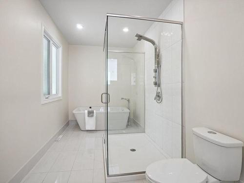 Salle de bains attenante Ã  la CCP - 6 Rue Apple Hill, Baie-D'Urfé, QC - Indoor Photo Showing Bathroom