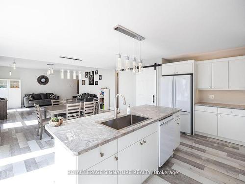 4 Suter Dr, Kawartha Lakes, ON - Indoor Photo Showing Kitchen