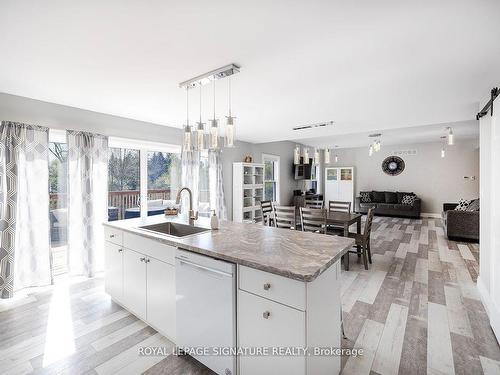 4 Suter Dr, Kawartha Lakes, ON - Indoor Photo Showing Kitchen